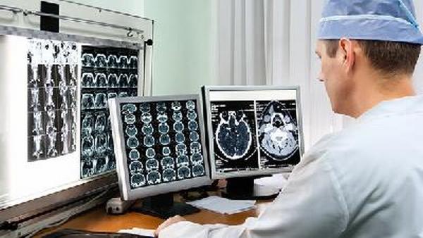 胶质瘤长在脑室边上能活多久
