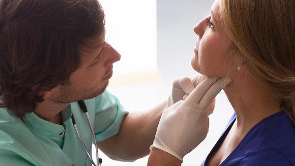 甲状腺癌喉咙有异物感是怎么回事